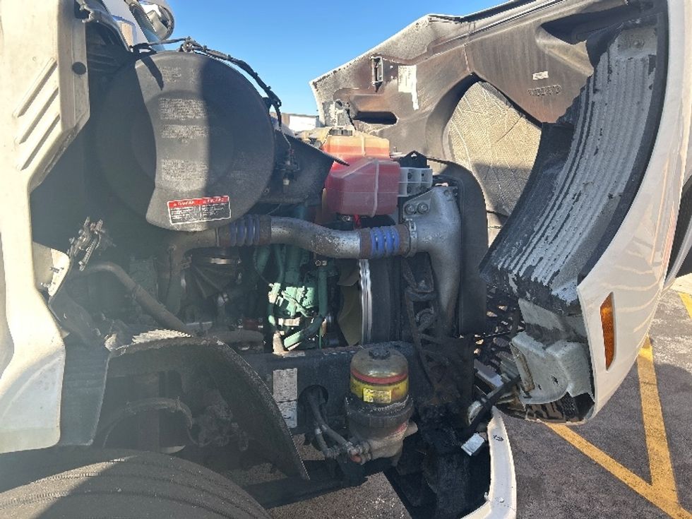 Day Cab Tractor-Heavy Duty Tractors-Volvo-2021-VNR64300-East Chicago-IN-567,740\n\t\tmiles-$ 33,250 - Image 13