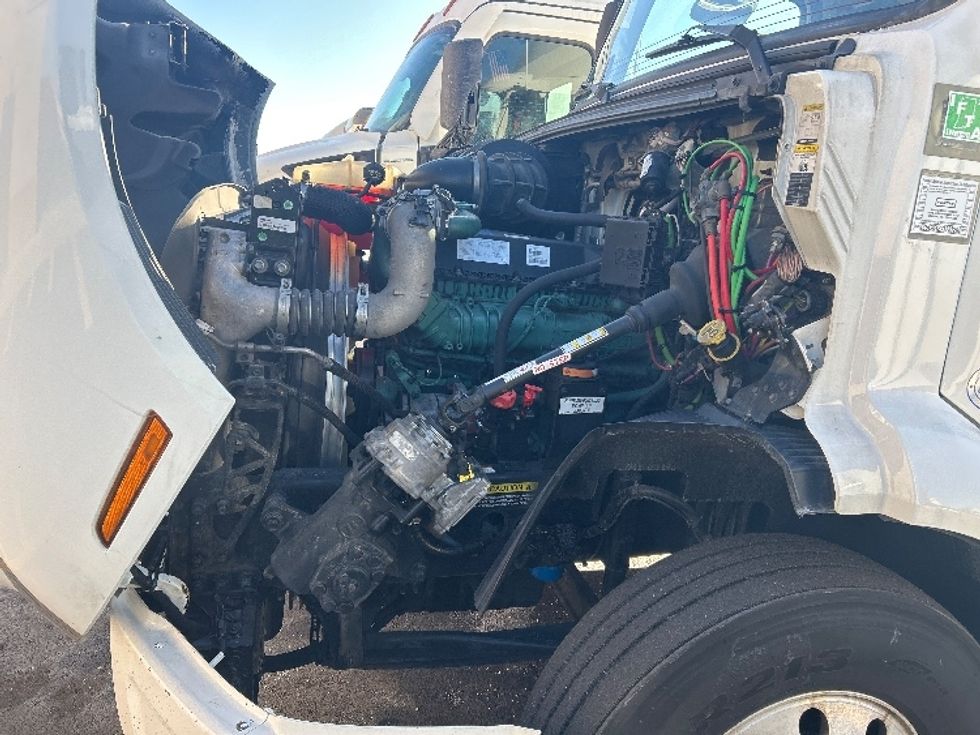 Day Cab Tractor-Heavy Duty Tractors-Volvo-2021-VNR64300-East Chicago-IN-567,740\n\t\tmiles-$ 33,250 - Image 14