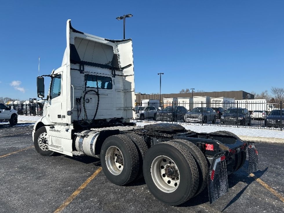 Day Cab Tractor-Heavy Duty Tractors-Volvo-2021-VNR64300-East Chicago-IN-567,810\n\t\tmiles-$ 33,250 - Image 5
