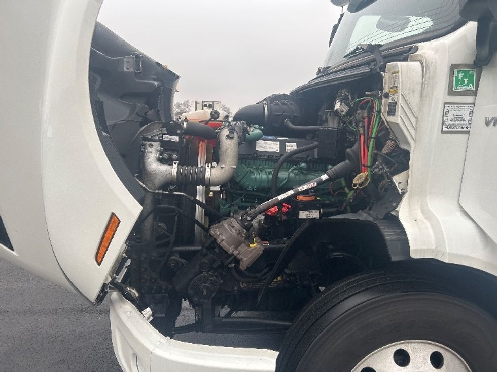 Day Cab Tractor-Heavy Duty Tractors-Volvo-2021-VNR64300-East Chicago-IN-569,464\n\t\tmiles-$ 33,250 - Image 16