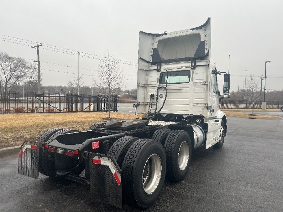 Day Cab Tractor-Heavy Duty Tractors-Volvo-2021-VNR64300-East Chicago-IN-569,464\n\t\tmiles-$ 33,250 - Image 7