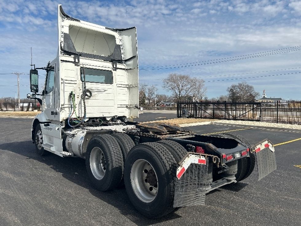 Day Cab Tractor-Heavy Duty Tractors-Volvo-2021-VNR64300-East Chicago-IN-570,333\n\t\tmiles-$ 33,000 - Image 5
