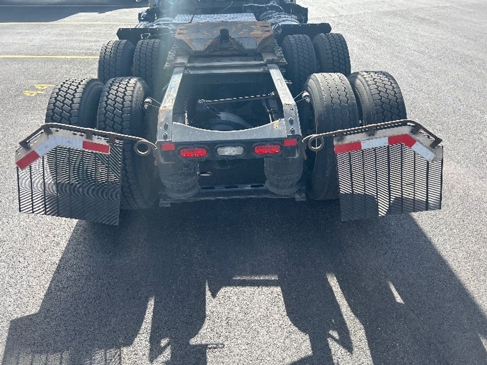 Day Cab Tractor-Heavy Duty Tractors-Volvo-2021-VNR64300-East Chicago-IN-570,333\n\t\tmiles-$ 33,000 - Image 6