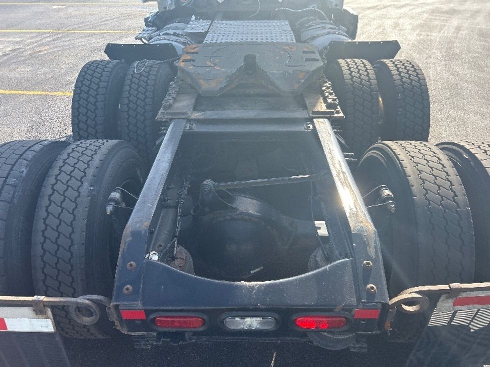 Day Cab Tractor-Heavy Duty Tractors-Volvo-2021-VNR64300-East Chicago-IN-579,466\n\t\tmiles-$ 32,250 - Image 6