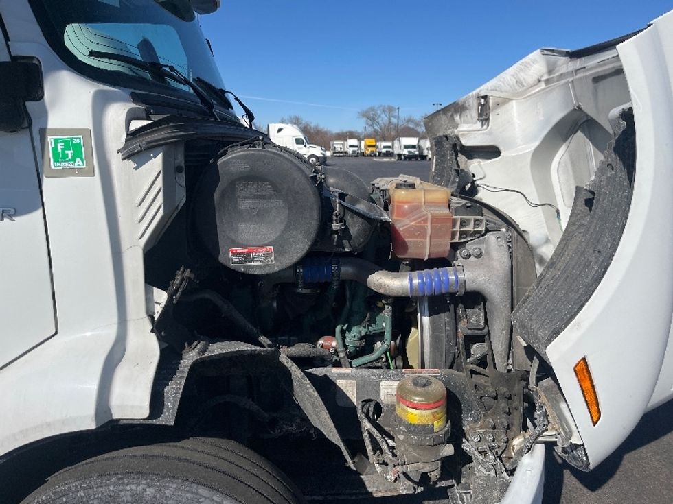 Day Cab Tractor-Heavy Duty Tractors-Volvo-2021-VNR64300-East Chicago-IN-581,358\n\t\tmiles-$ 32,000 - Image 13
