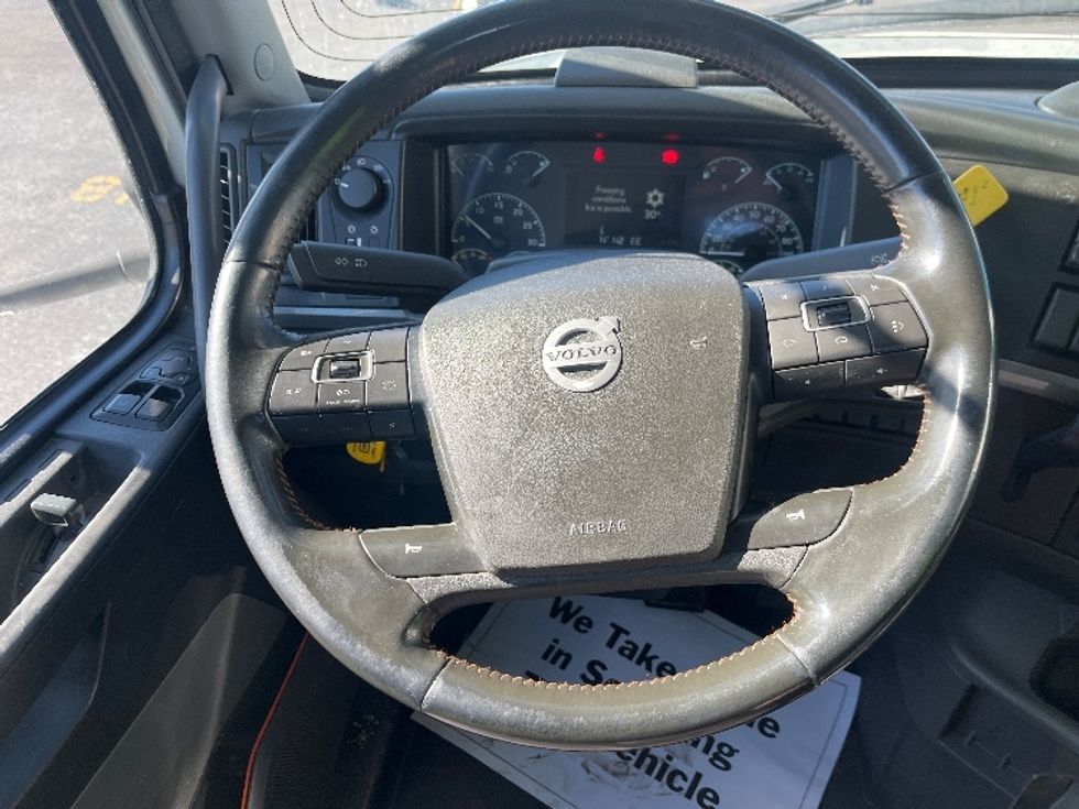Day Cab Tractor-Heavy Duty Tractors-Volvo-2021-VNR64300-East Chicago-IN-581,358\n\t\tmiles-$ 32,000 - Image 9
