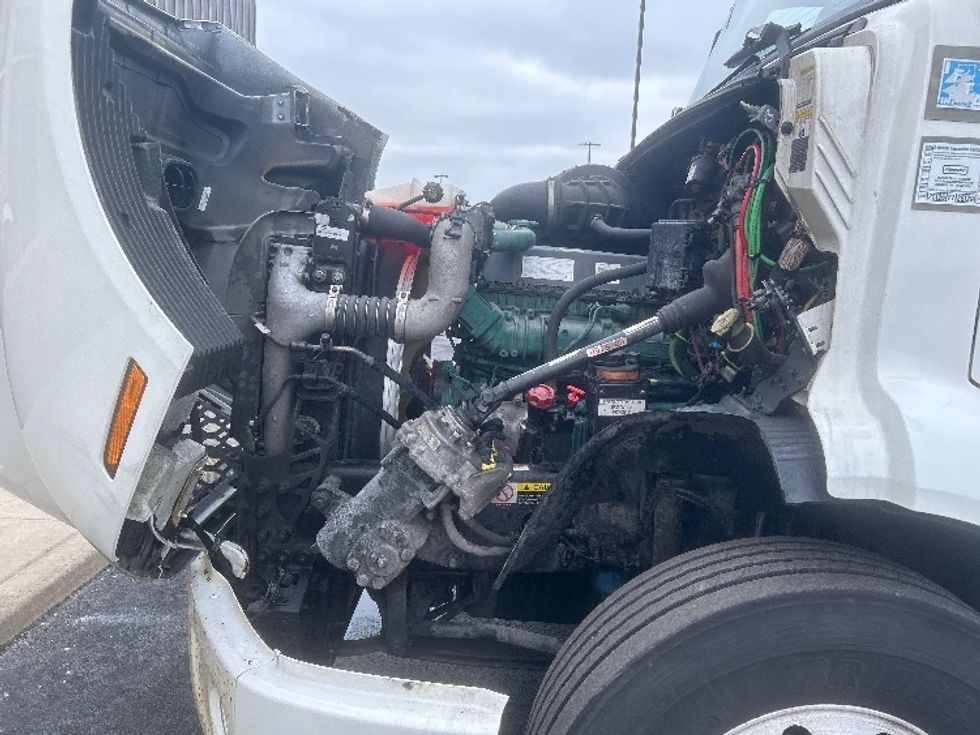 Day Cab Tractor-Heavy Duty Tractors-Volvo-2021-VNR64300-East Chicago-IN-598,078\n\t\tmiles-$ 30,250 - Image 13
