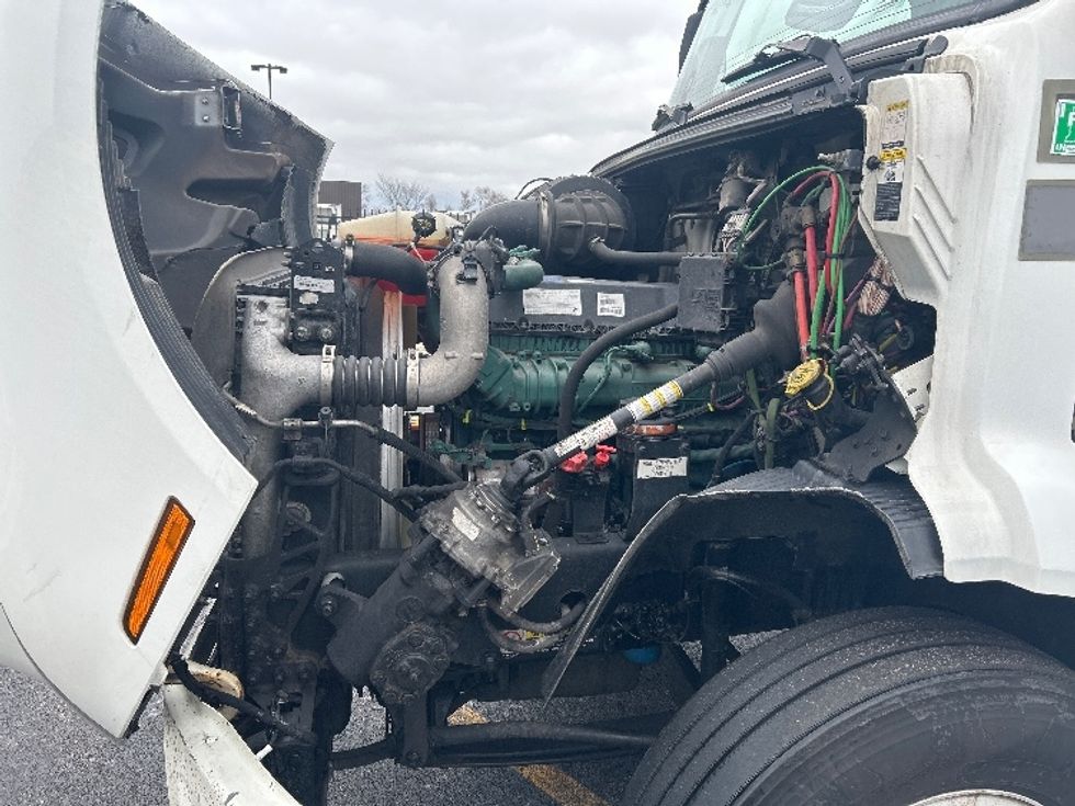 Day Cab Tractor-Heavy Duty Tractors-Volvo-2021-VNR64300-East Chicago-IN-603,191\n\t\tmiles-$ 29,750 - Image 14