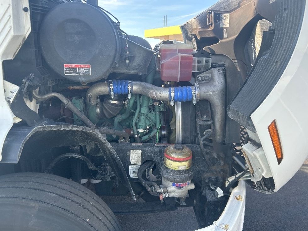 Day Cab Tractor-Heavy Duty Tractors-Volvo-2021-VNR64300-East Chicago-IN-607,342\n\t\tmiles-$ 29,500 - Image 15