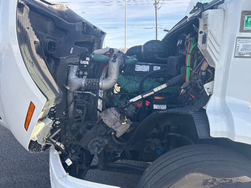 Day Cab Tractor-Heavy Duty Tractors-Volvo-2021-VNR64300-East Chicago-IN-607,342\n\t\tmiles-$ 29,500 - Image 16