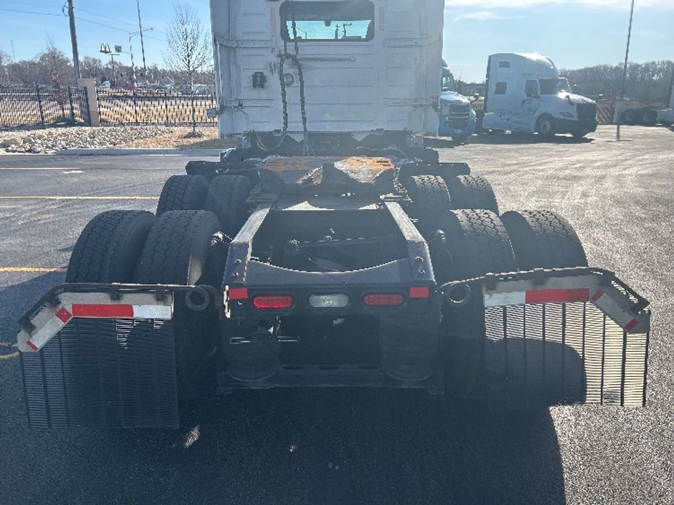 Day Cab Tractor-Heavy Duty Tractors-Volvo-2021-VNR64300-East Chicago-IN-607,342\n\t\tmiles-$ 29,500 - Image 6
