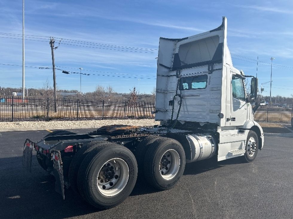 Day Cab Tractor-Heavy Duty Tractors-Volvo-2021-VNR64300-East Chicago-IN-607,342\n\t\tmiles-$ 29,500 - Image 7
