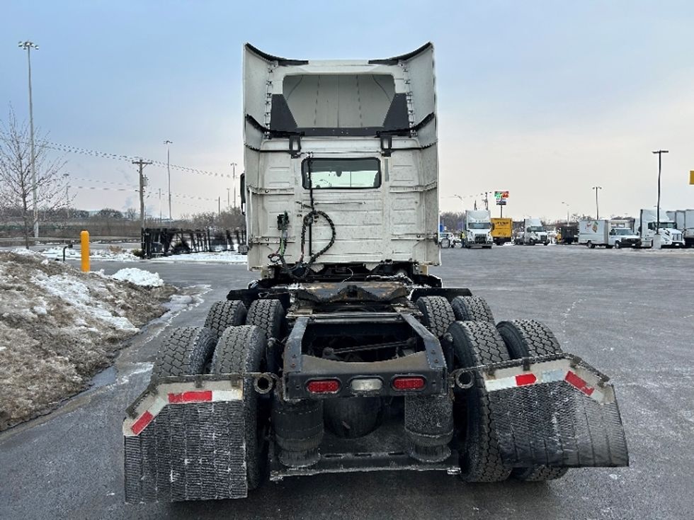 Day Cab Tractor-Heavy Duty Tractors-Volvo-2021-VNR64300-East Chicago-IN-609,837\n\t\tmiles-$ 29,250 - Image 5
