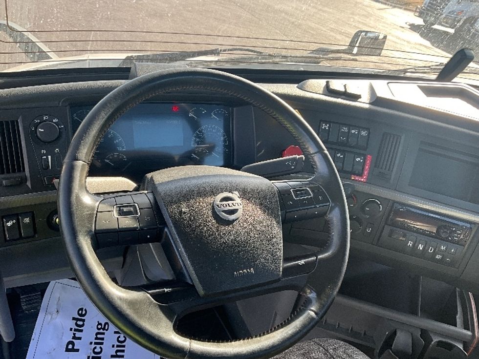 Day Cab Tractor-Heavy Duty Tractors-Volvo-2021-VNR64300-East Chicago-IN-623,493\n\t\tmiles-$ 29,000 - Image 11