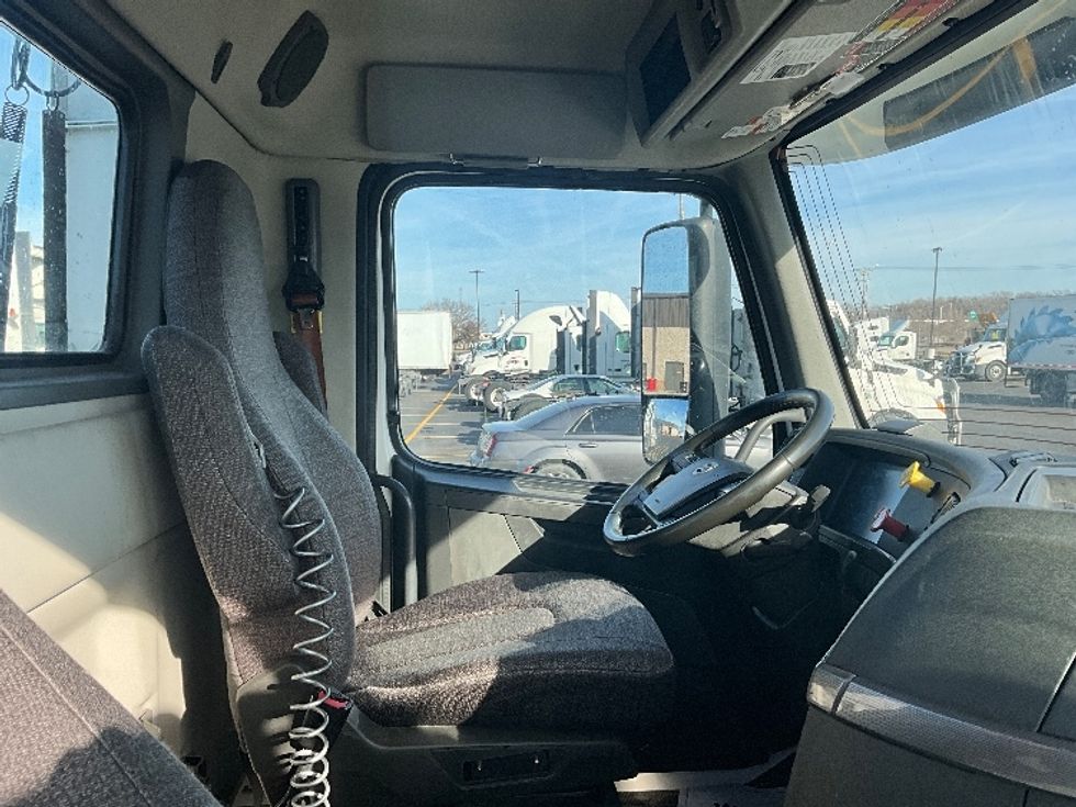 Day Cab Tractor-Heavy Duty Tractors-Volvo-2021-VNR64300-East Chicago-IN-623,493\n\t\tmiles-$ 29,000 - Image 14