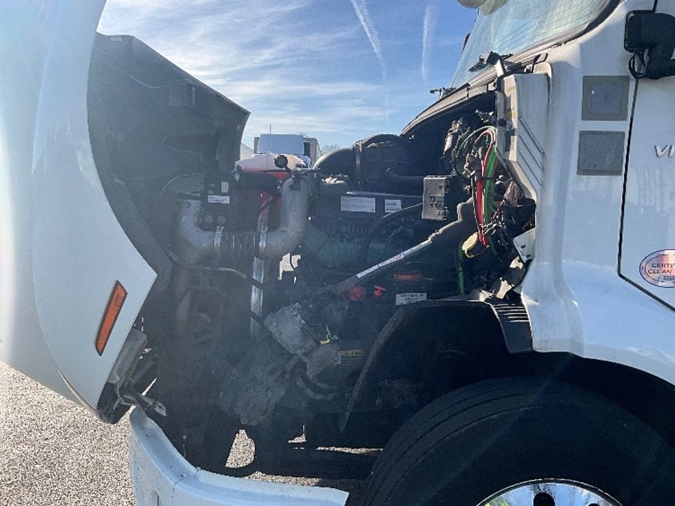 Day Cab Tractor-Heavy Duty Tractors-Volvo-2021-VNR64300-East Chicago-IN-623,493\n\t\tmiles-$ 29,000 - Image 16