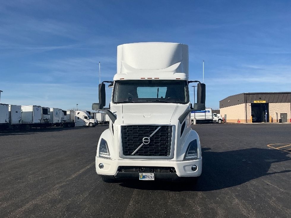 Day Cab Tractor-Heavy Duty Tractors-Volvo-2021-VNR64300-East Chicago-IN-623,493\n\t\tmiles-$ 29,000 - Image 2