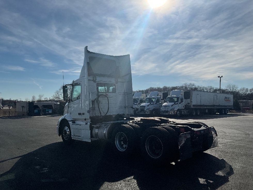 Day Cab Tractor-Heavy Duty Tractors-Volvo-2021-VNR64300-East Chicago-IN-623,493\n\t\tmiles-$ 29,000 - Image 5
