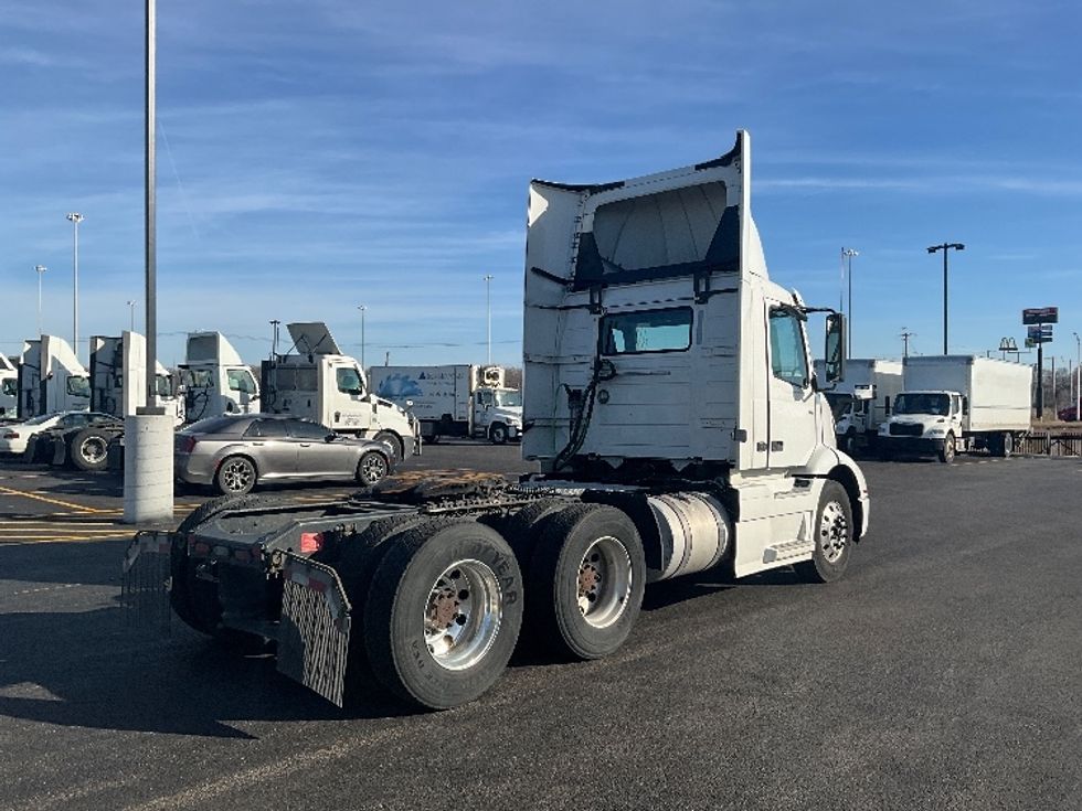 Day Cab Tractor-Heavy Duty Tractors-Volvo-2021-VNR64300-East Chicago-IN-623,493\n\t\tmiles-$ 29,000 - Image 7