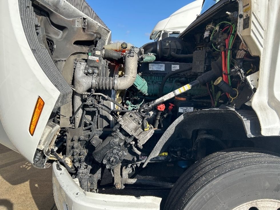 Day Cab Tractor-Heavy Duty Tractors-Volvo-2021-VNR64300-East Chicago-IN-632,165\n\t\tmiles-$ 29,000 - Image 10