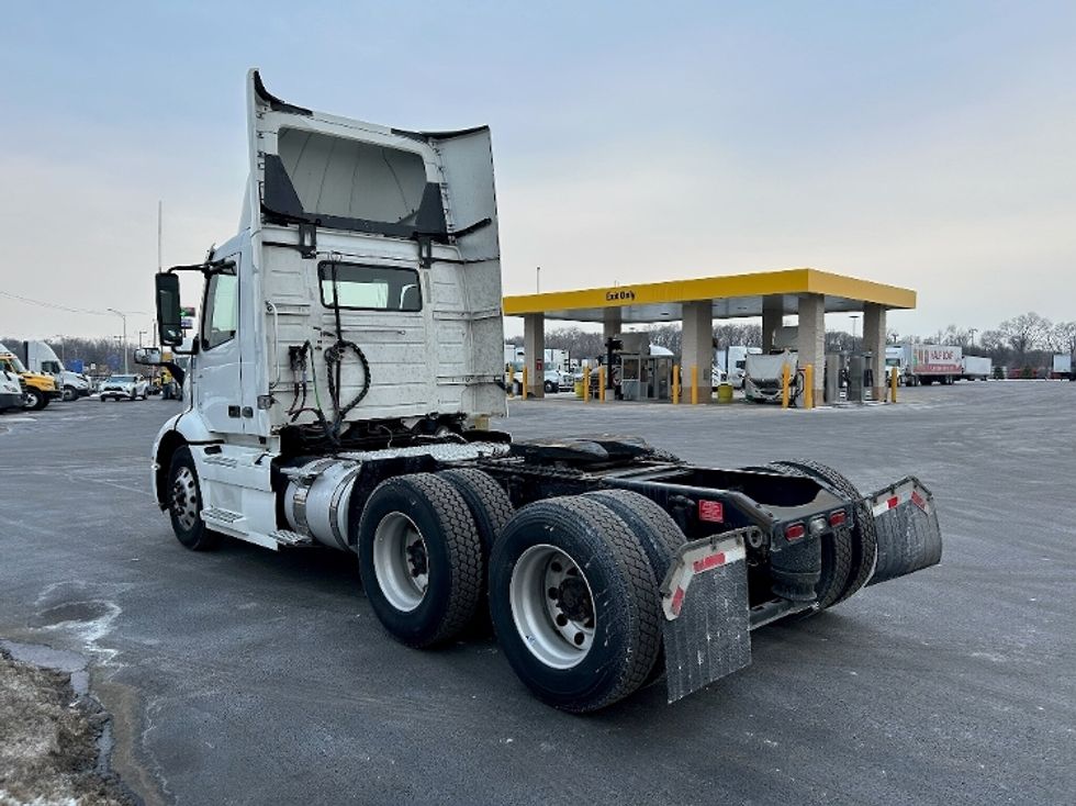 Day Cab Tractor-Heavy Duty Tractors-Volvo-2021-VNR64300-East Chicago-IN-632,165\n\t\tmiles-$ 29,000 - Image 4