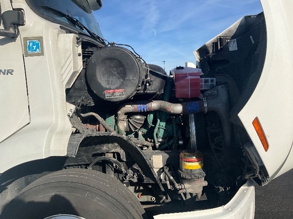 Day Cab Tractor-Heavy Duty Tractors-Volvo-2021-VNR64300-East Chicago-IN-634,082\n\t\tmiles-$ 29,000 - Image 15