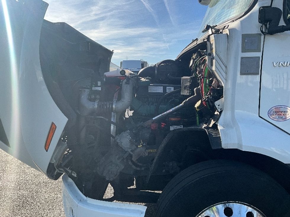 Day Cab Tractor-Heavy Duty Tractors-Volvo-2021-VNR64300-East Chicago-IN-634,082\n\t\tmiles-$ 29,000 - Image 16