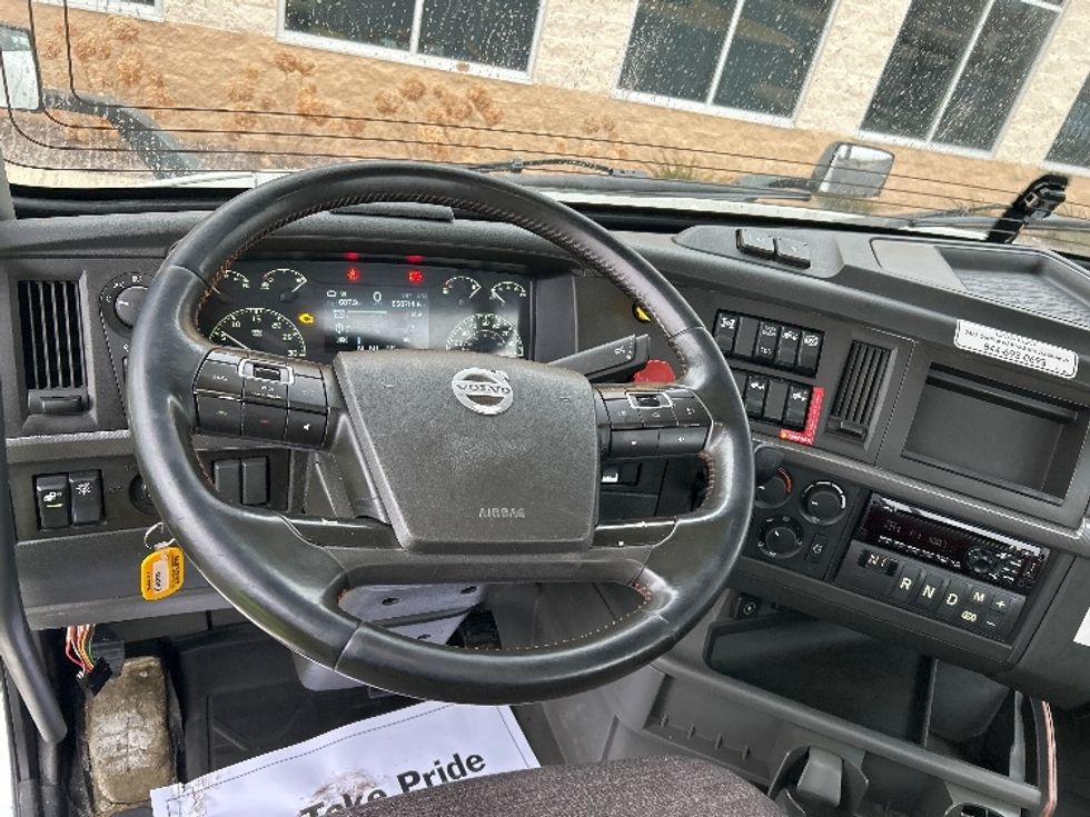 Day Cab Tractor-Heavy Duty Tractors-Volvo-2021-VNR64300-East Chicago-IN-658,711\n\t\tmiles-$ 29,000 - Image 9