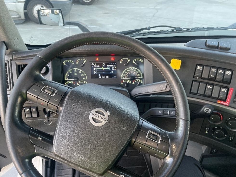 Day Cab Tractor-Heavy Duty Tractors-Volvo-2021-VNR64300-Fontana-CA-497,332\n\t\tmiles-$ 41,000 - Image 11