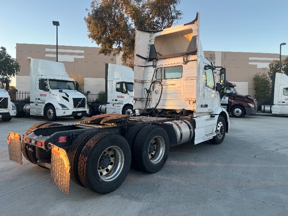Day Cab Tractor-Heavy Duty Tractors-Volvo-2021-VNR64300-Fontana-CA-497,332\n\t\tmiles-$ 41,000 - Image 7