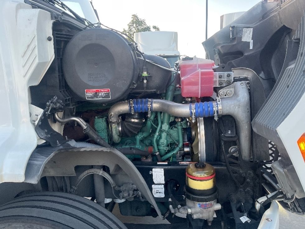 Day Cab Tractor-Heavy Duty Tractors-Volvo-2021-VNR64300-Fontana-CA-497,332\n\t\tmiles-$ 44,000 - Image 15