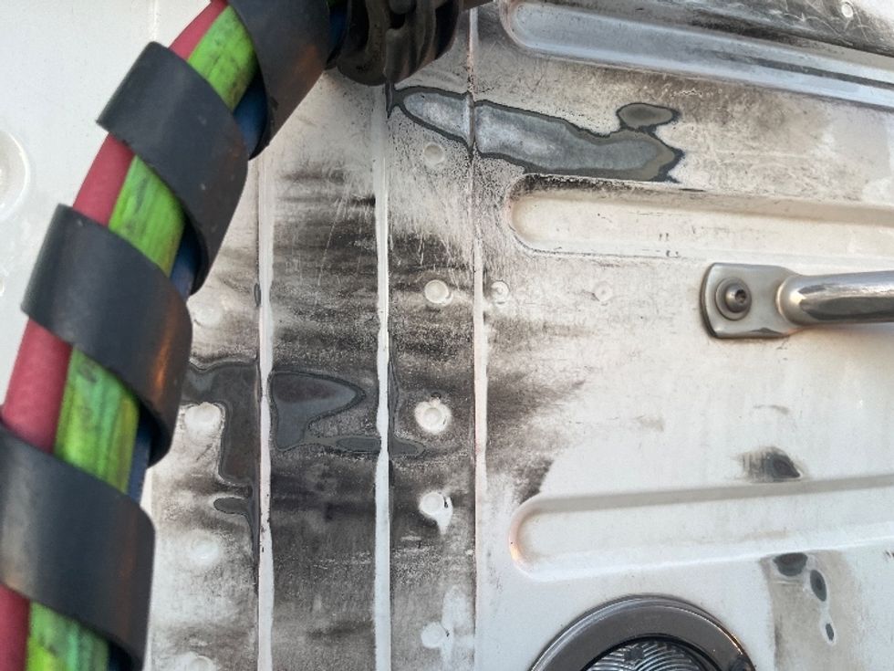 Day Cab Tractor-Heavy Duty Tractors-Volvo-2021-VNR64300-Fontana-CA-497,332\n\t\tmiles-$ 44,000 - Image 19