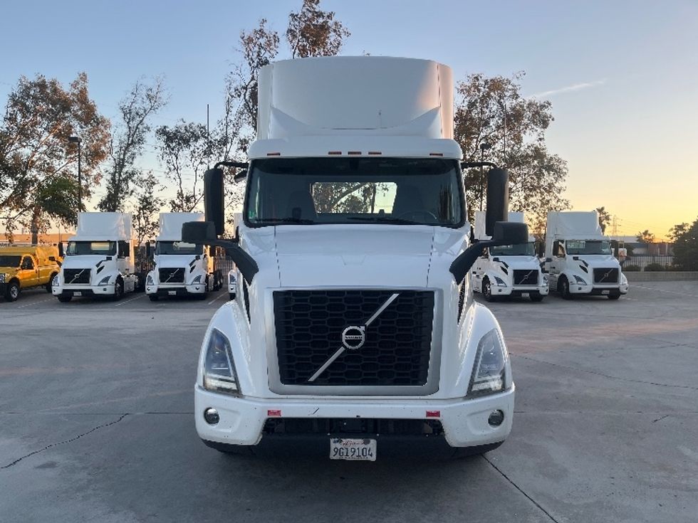 Day Cab Tractor-Heavy Duty Tractors-Volvo-2021-VNR64300-Fontana-CA-497,332\n\t\tmiles-$ 44,000 - Image 2