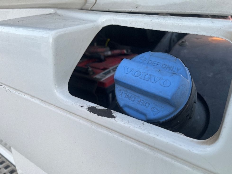 Day Cab Tractor-Heavy Duty Tractors-Volvo-2021-VNR64300-Fontana-CA-497,332\n\t\tmiles-$ 44,000 - Image 21