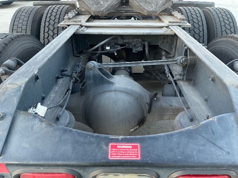 Day Cab Tractor-Heavy Duty Tractors-Volvo-2021-VNR64300-Fontana-CA-497,332\n\t\tmiles-$ 44,000 - Image 6