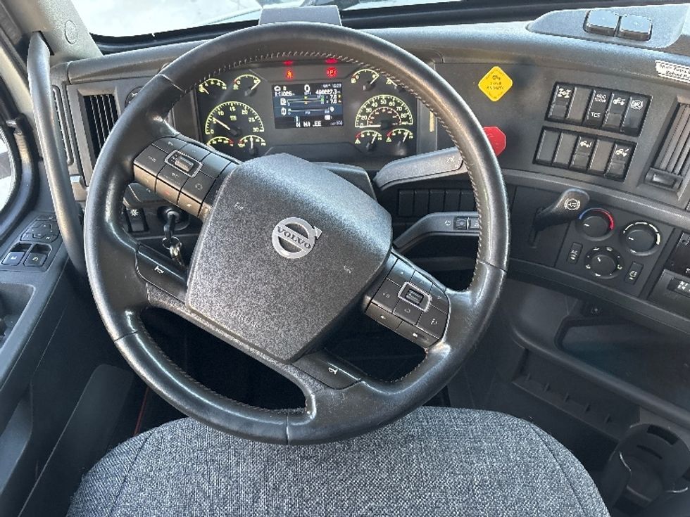 Day Cab Tractor-Heavy Duty Tractors-Volvo-2021-VNR64300-Fontana-CA-498,225\n\t\tmiles-$ 44,000 - Image 10
