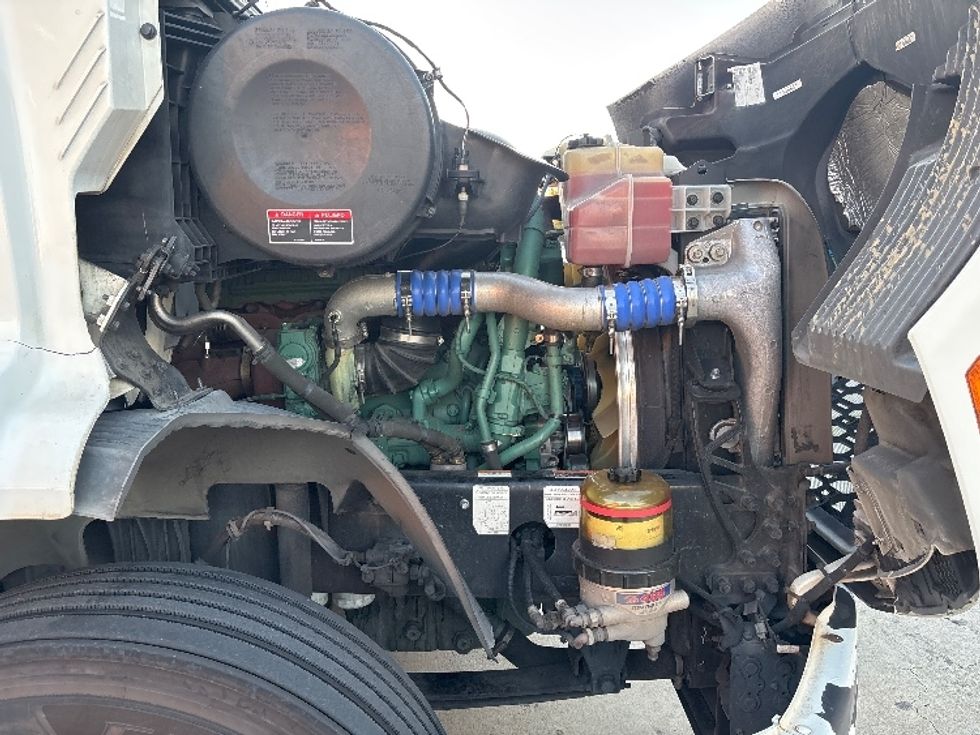 Day Cab Tractor-Heavy Duty Tractors-Volvo-2021-VNR64300-Fontana-CA-498,225\n\t\tmiles-$ 44,000 - Image 14