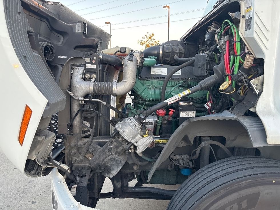 Day Cab Tractor-Heavy Duty Tractors-Volvo-2021-VNR64300-Fontana-CA-498,225\n\t\tmiles-$ 44,000 - Image 15