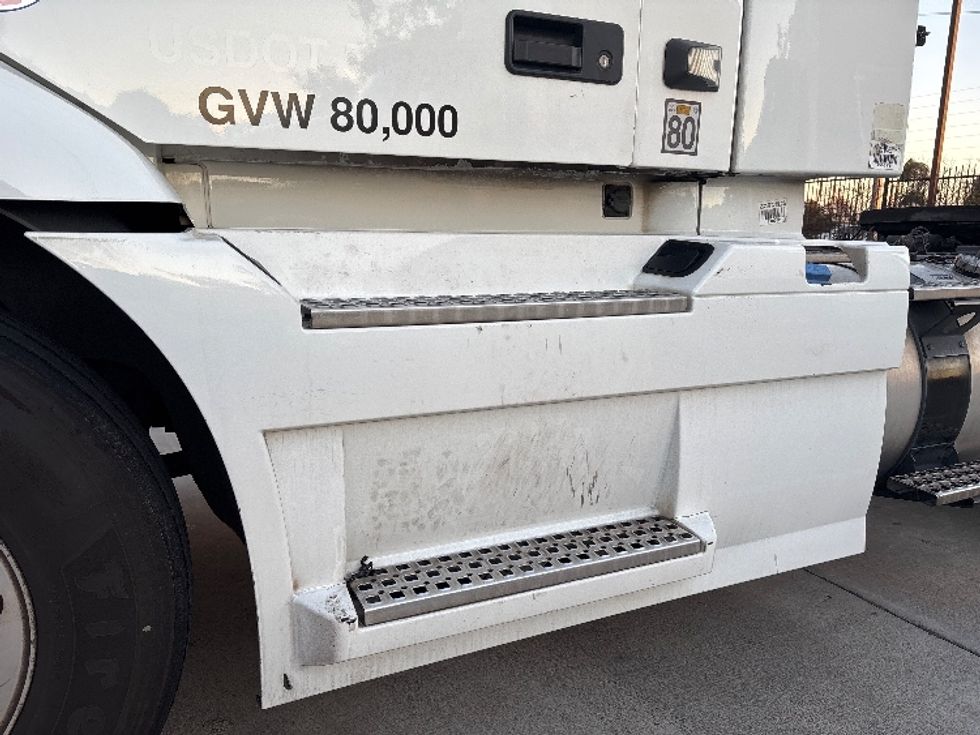 Day Cab Tractor-Heavy Duty Tractors-Volvo-2021-VNR64300-Fontana-CA-498,225\n\t\tmiles-$ 44,000 - Image 18