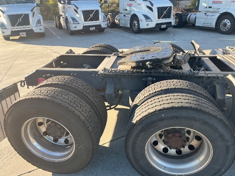 Day Cab Tractor-Heavy Duty Tractors-Volvo-2021-VNR64300-Fontana-CA-499,323\n\t\tmiles-$ 44,500 - Image 18