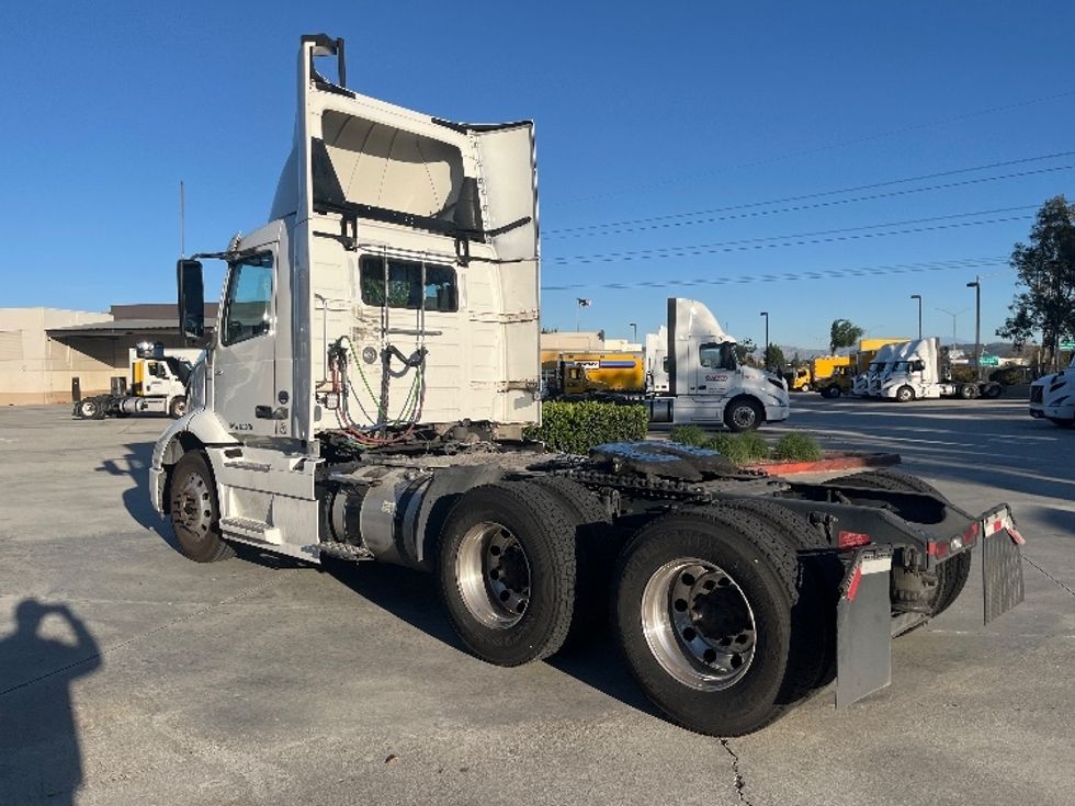 Day Cab Tractor-Heavy Duty Tractors-Volvo-2021-VNR64300-Fontana-CA-499,323\n\t\tmiles-$ 44,500 - Image 5