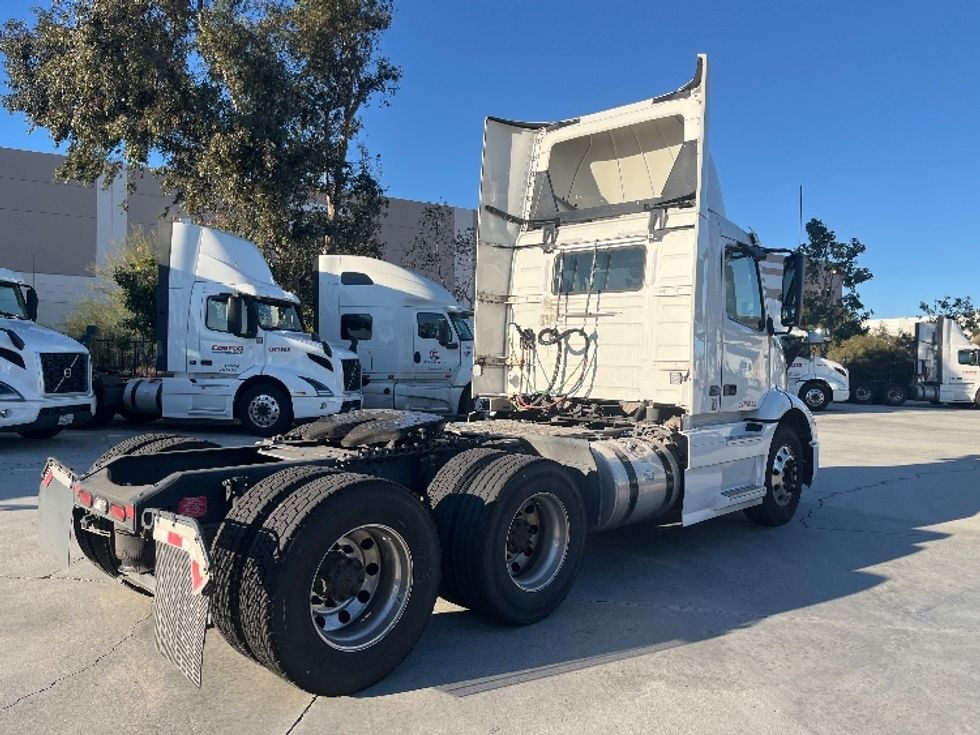 Day Cab Tractor-Heavy Duty Tractors-Volvo-2021-VNR64300-Fontana-CA-499,323\n\t\tmiles-$ 44,500 - Image 7