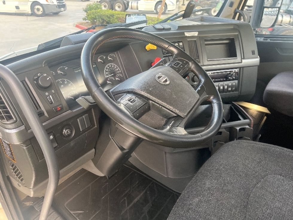 Day Cab Tractor-Heavy Duty Tractors-Volvo-2021-VNR64300-Fontana-CA-508,913\n\t\tmiles-$ 43,500 - Image 10