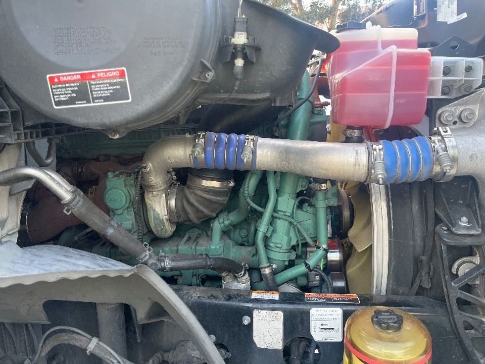 Day Cab Tractor-Heavy Duty Tractors-Volvo-2021-VNR64300-Fontana-CA-508,913\n\t\tmiles-$ 43,500 - Image 15