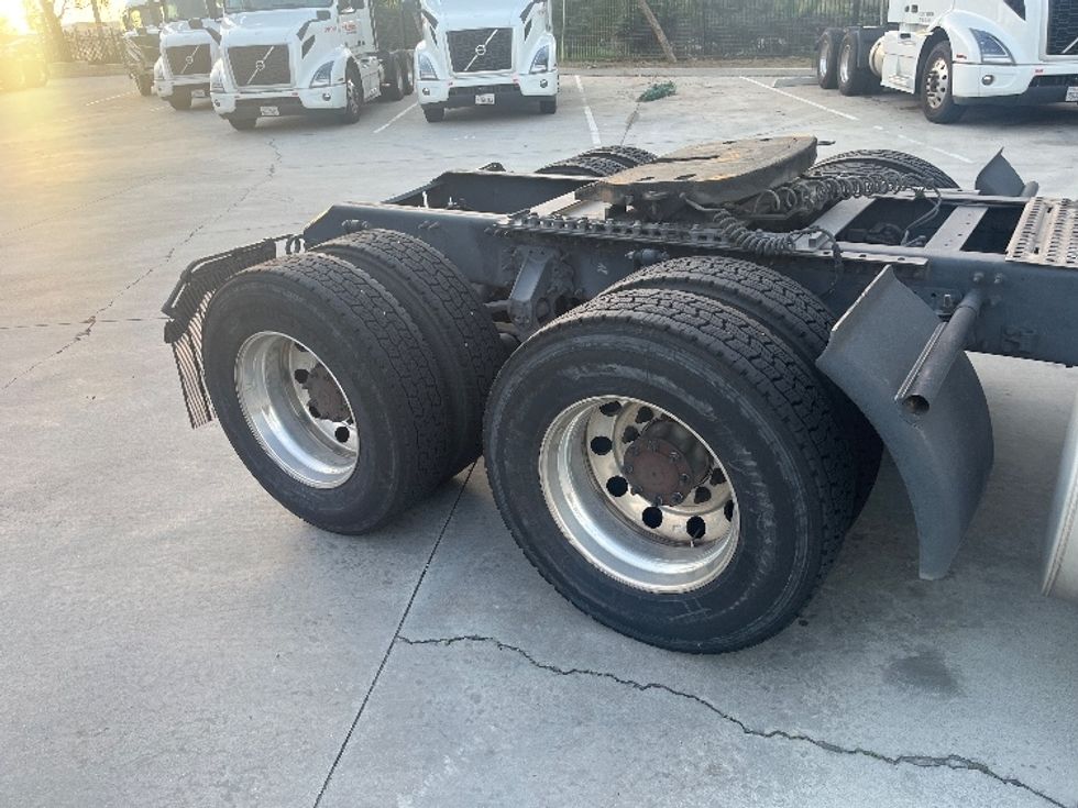 Day Cab Tractor-Heavy Duty Tractors-Volvo-2021-VNR64300-Fontana-CA-508,913\n\t\tmiles-$ 43,500 - Image 17