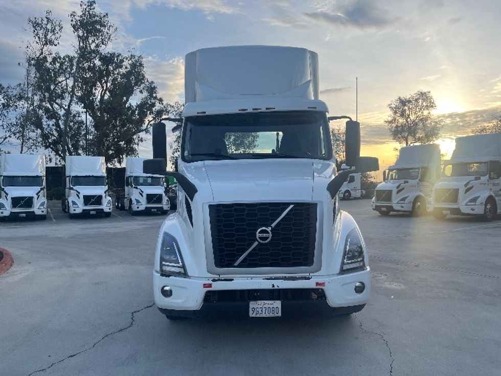 Day Cab Tractor-Heavy Duty Tractors-Volvo-2021-VNR64300-Fontana-CA-508,913\n\t\tmiles-$ 43,500 - Image 2