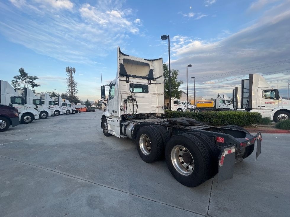 Day Cab Tractor-Heavy Duty Tractors-Volvo-2021-VNR64300-Fontana-CA-508,913\n\t\tmiles-$ 43,500 - Image 5