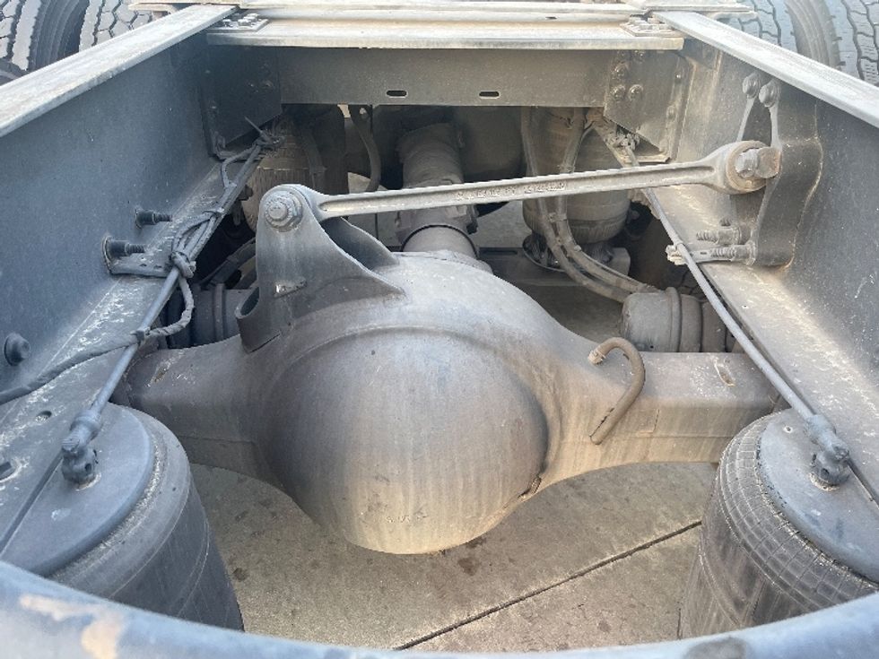 Day Cab Tractor-Heavy Duty Tractors-Volvo-2021-VNR64300-Fontana-CA-508,913\n\t\tmiles-$ 43,500 - Image 6