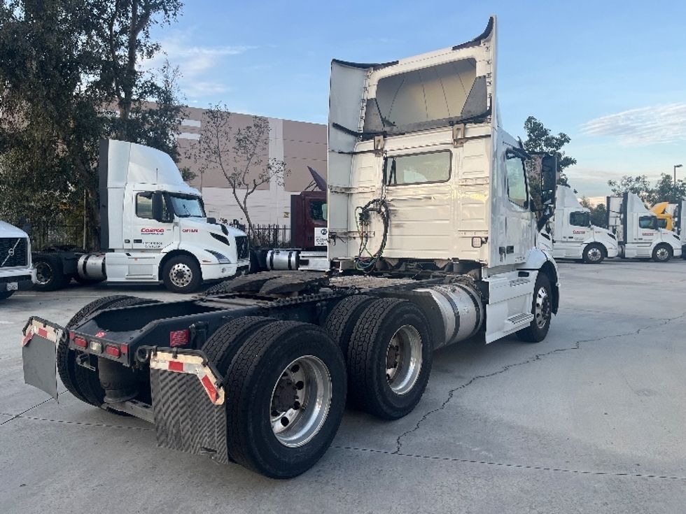 Day Cab Tractor-Heavy Duty Tractors-Volvo-2021-VNR64300-Fontana-CA-508,913\n\t\tmiles-$ 43,500 - Image 7