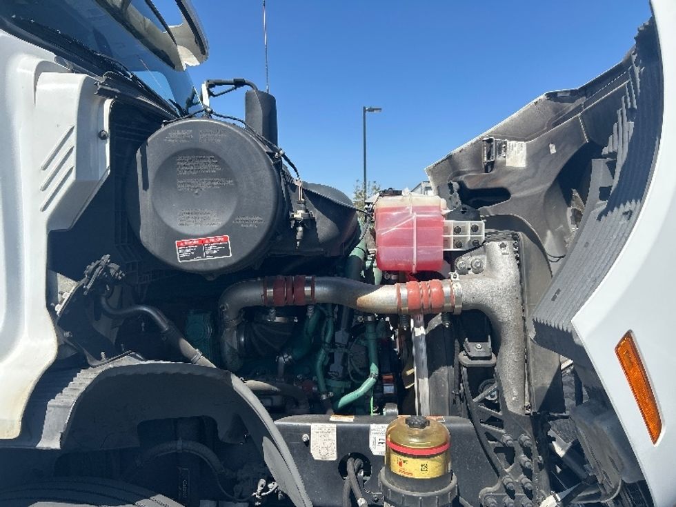 Day Cab Tractor-Heavy Duty Tractors-Volvo-2021-VNR64300-Fontana-CA-510,979\n\t\tmiles-$ 43,000 - Image 15
